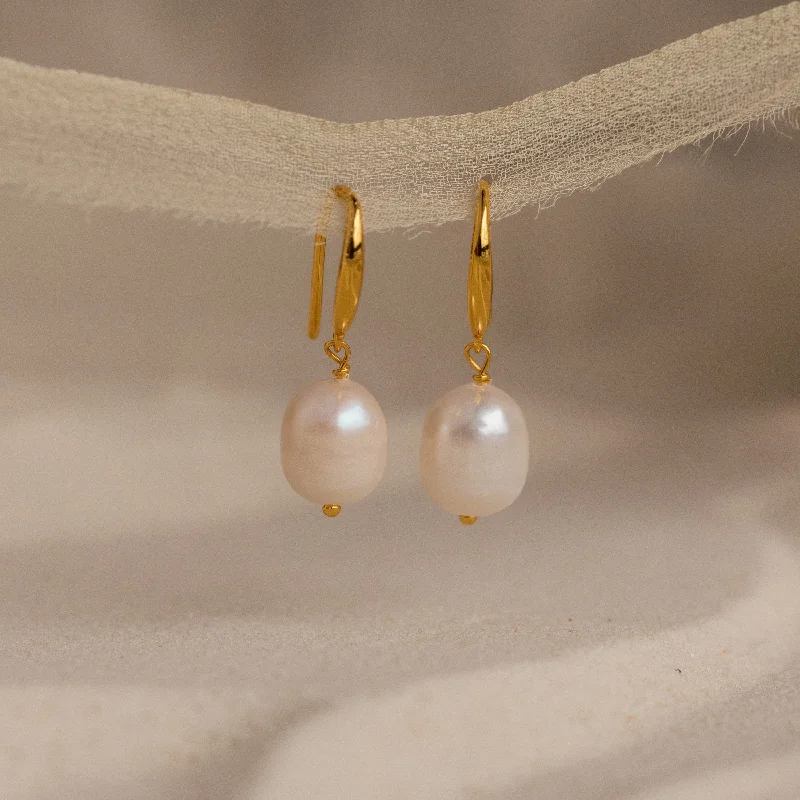 women fashion dangle earrings -Dangling Pearl Drop Earrings